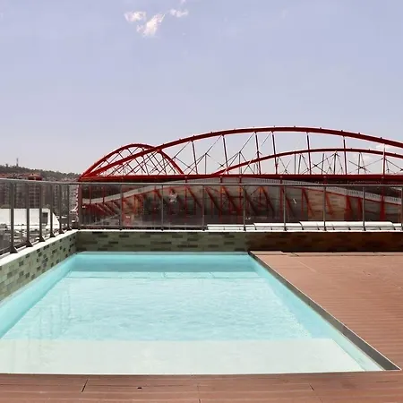Em Boa Localizacao Com Piscina * Lisboa