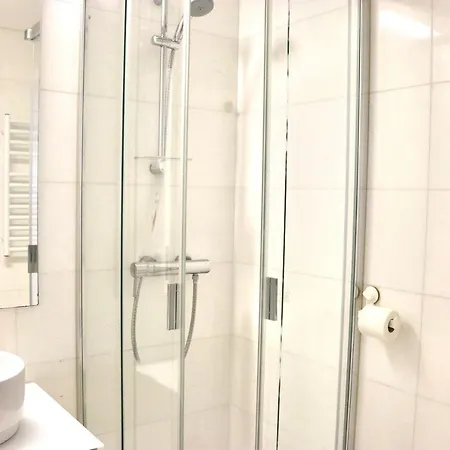Em Boa Localizacao Com Piscina