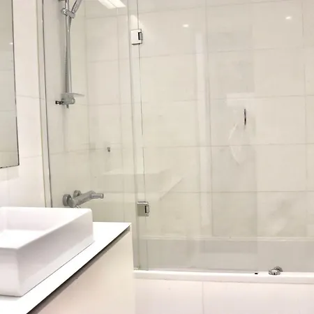 Em Boa Localizacao Com Piscina דירה ליסבון
